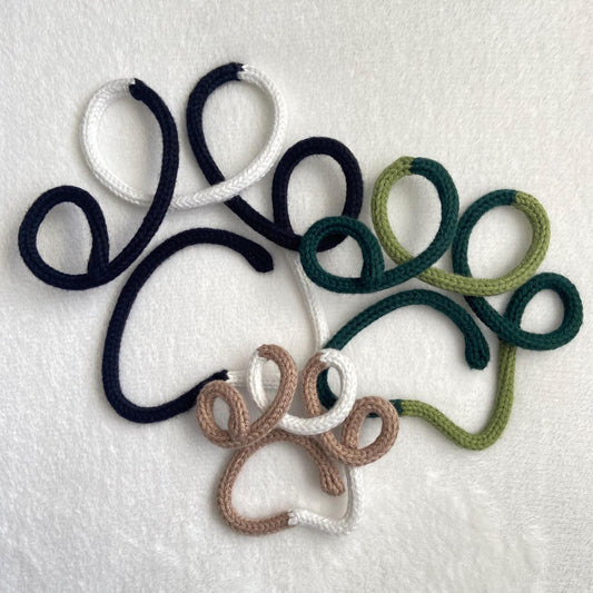 Two Color Paw Print Wall Art - Knitted Wire Decor, Pet Lover Gift, Personalized Pet Wall Hanging, Multiple Paw Sizes, Dog Decor, Cat Decor